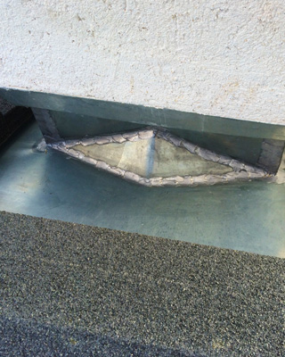 Soudure étain sur un ouvrage de zinguerie